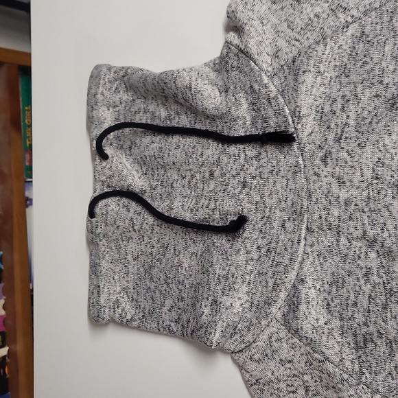 Derek heart sweater lg - Picture 5 of 6